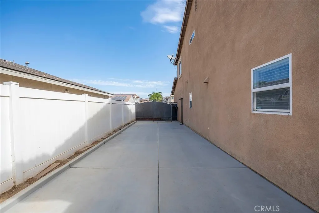 main property photo 45