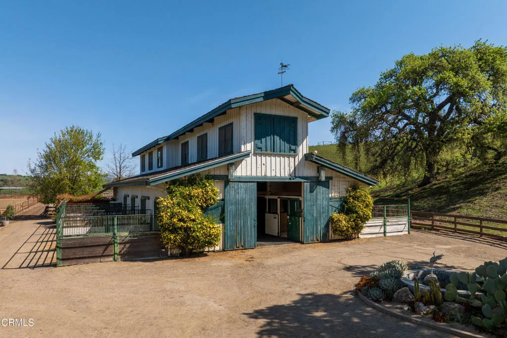 main property photo 40