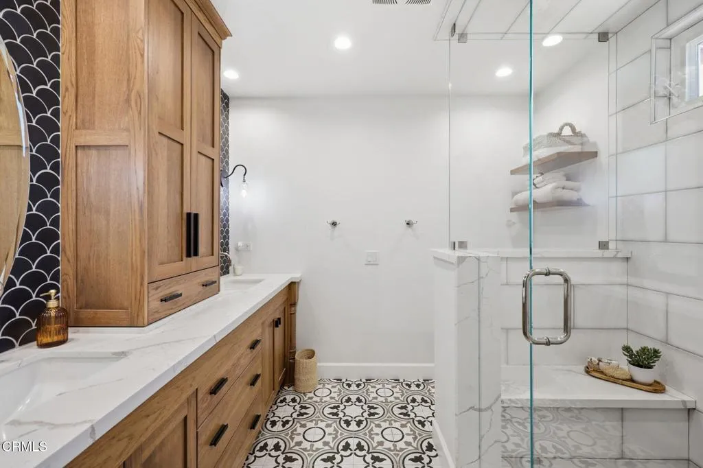 property viewer photo 43