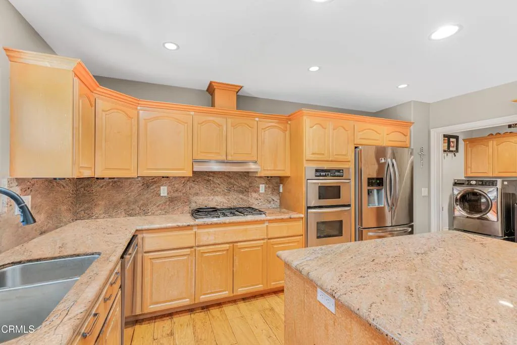 main property photo 8