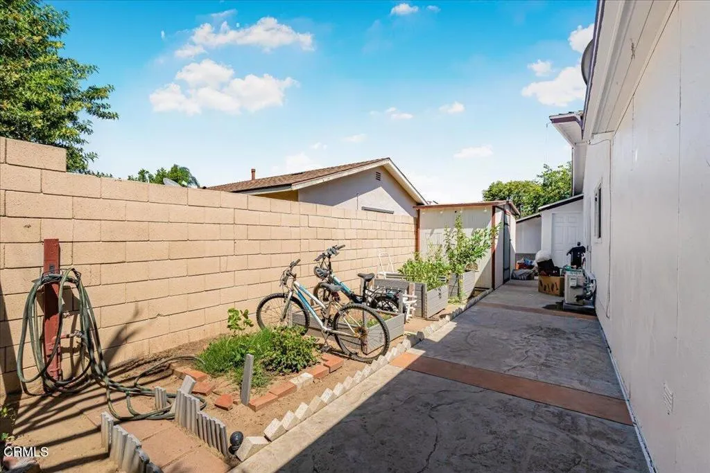 main property photo 28