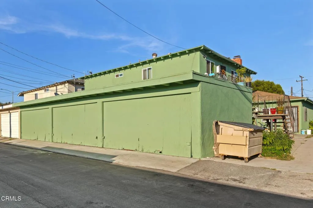 main property photo 28