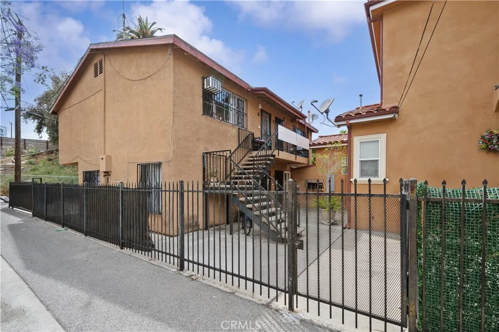 main property photo 28