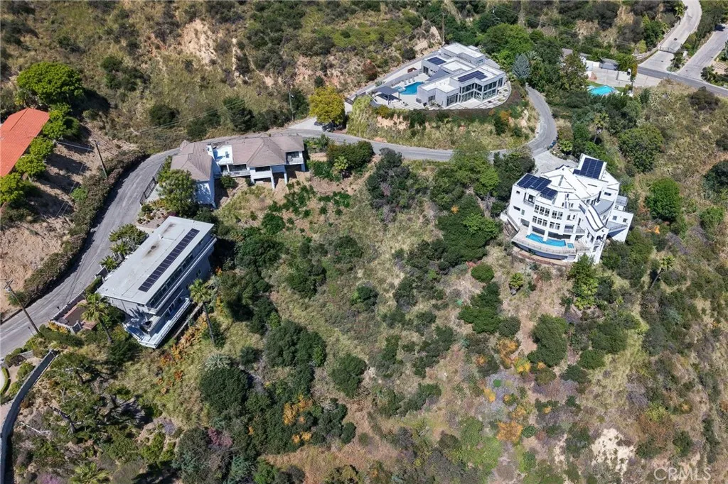main property photo 8
