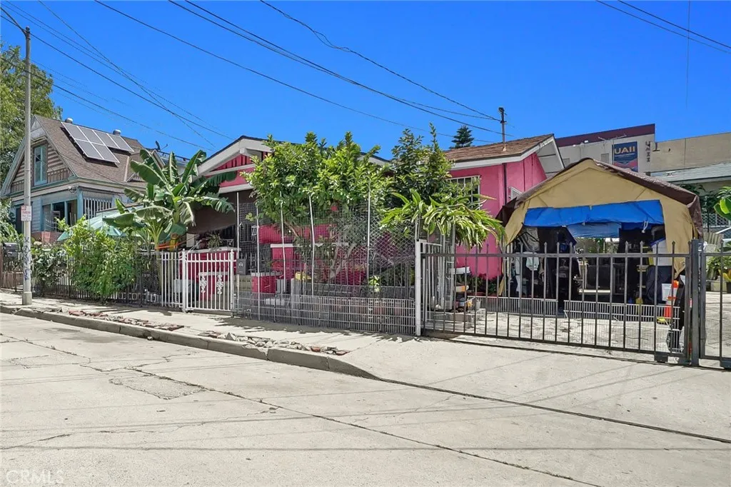 main property photo 28