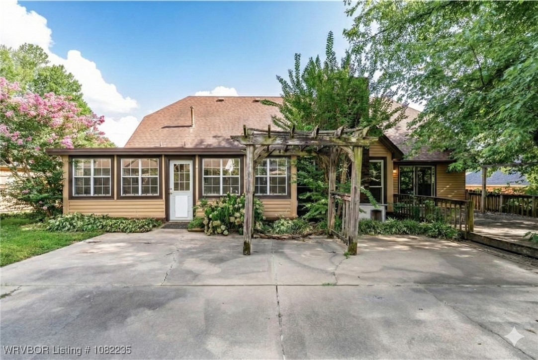 main property photo 28