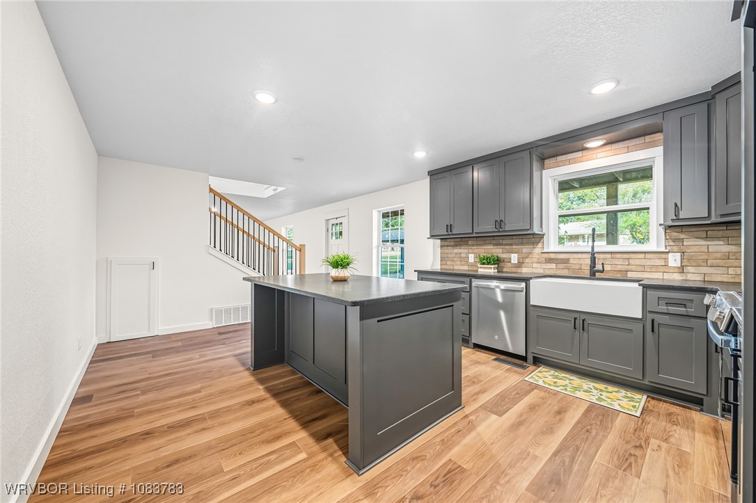 property viewer photo 6