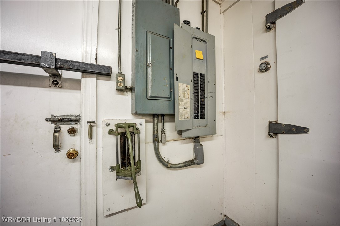 main property photo 28