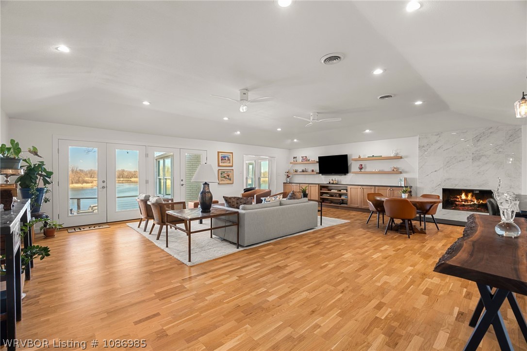 property viewer photo 5