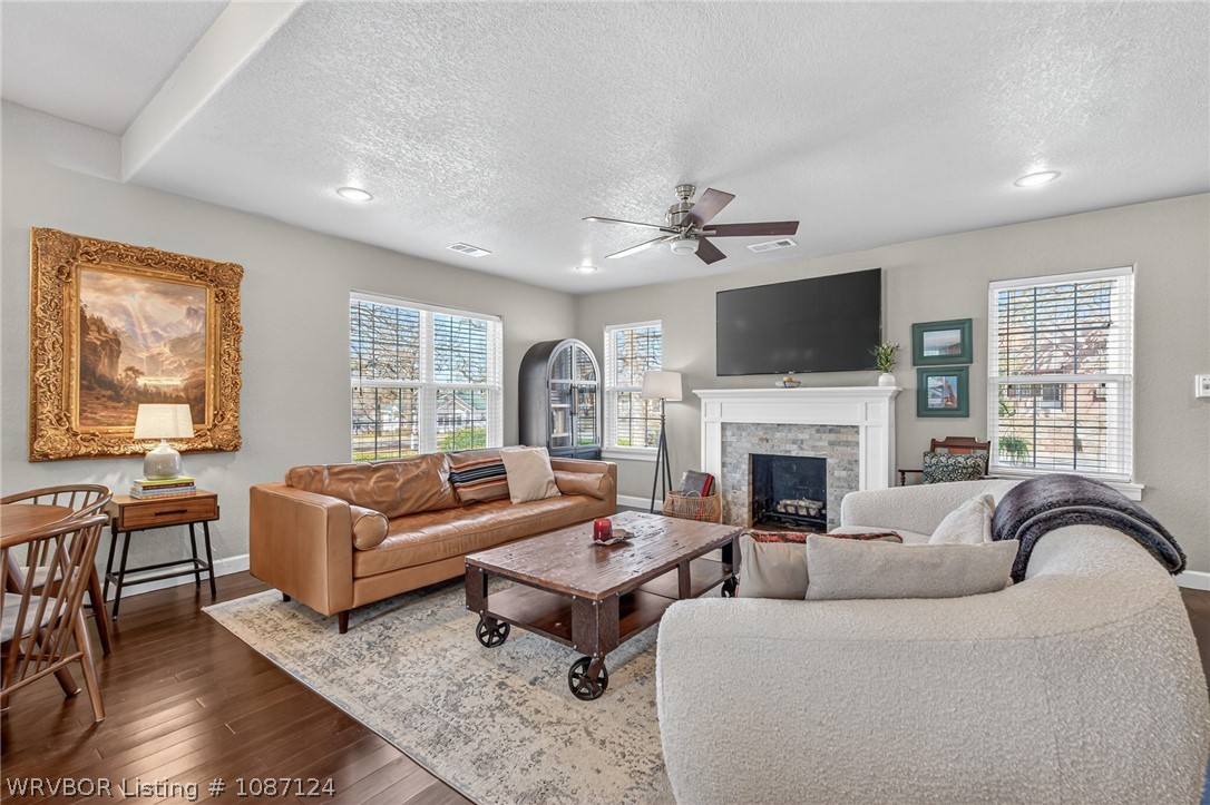 property viewer photo 1