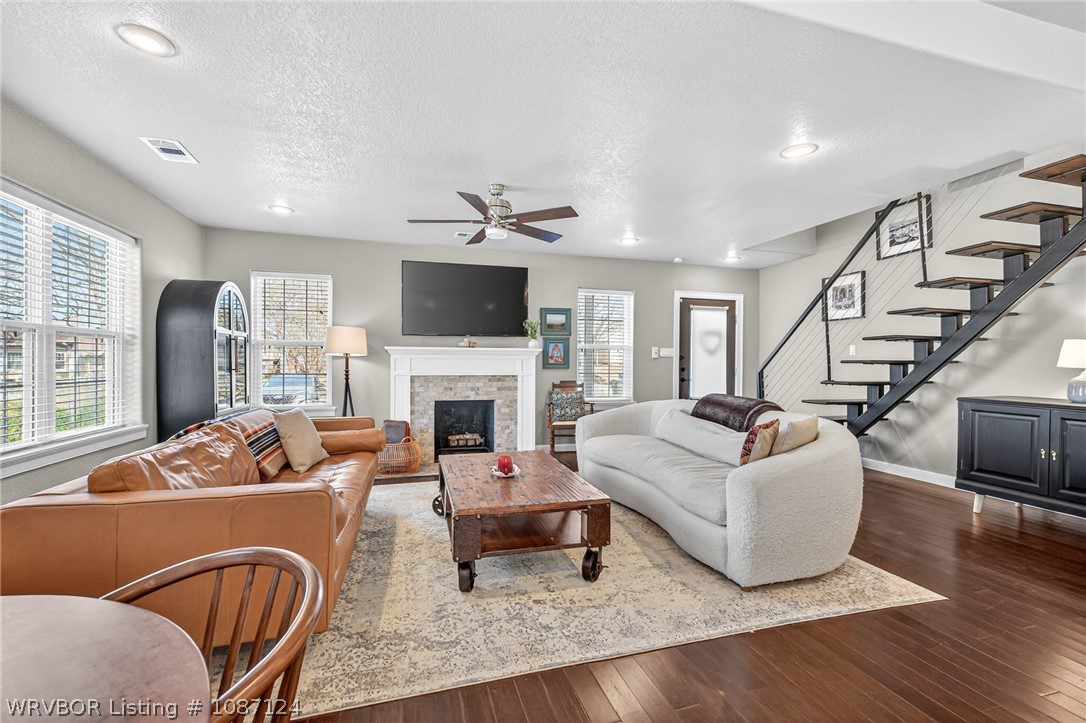 property viewer photo 3
