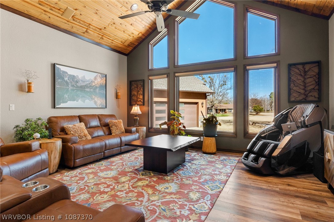main property photo 13