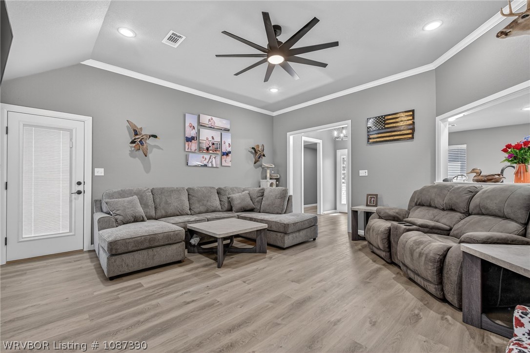 property viewer photo 9