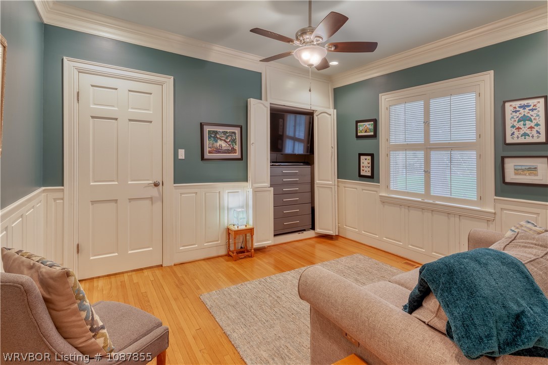 main property photo 28
