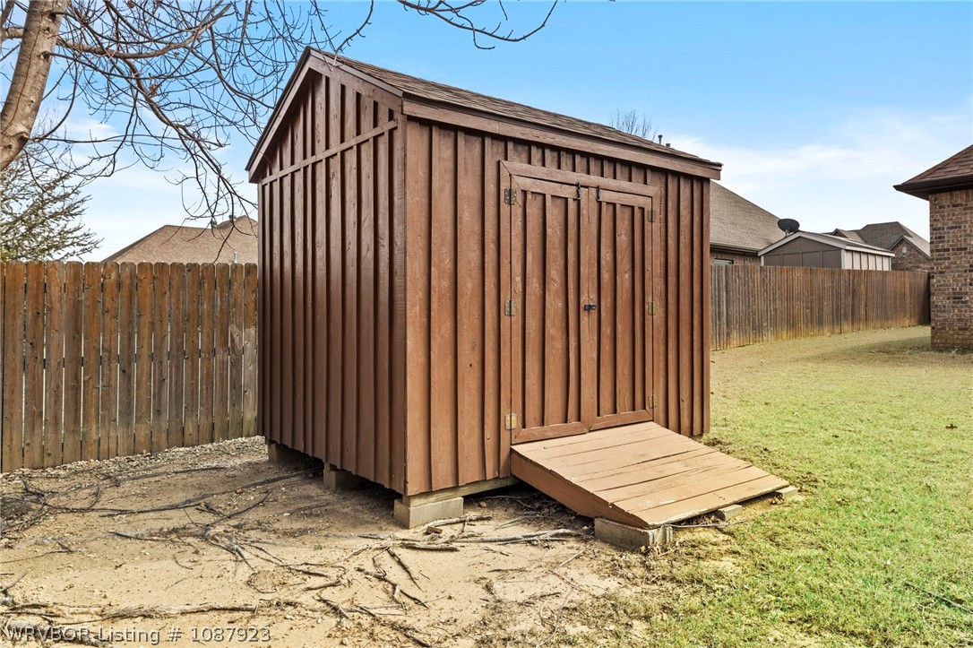 main property photo 40