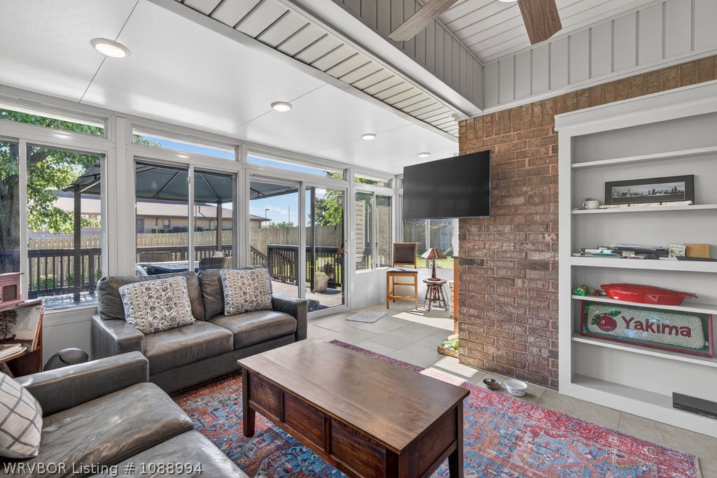 property viewer photo 18
