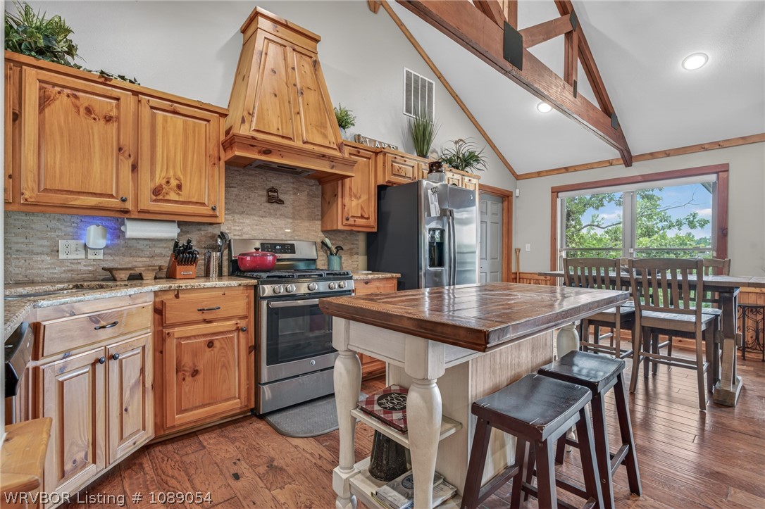 main property photo 14