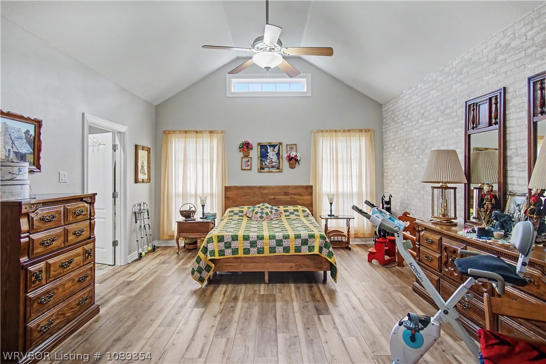 main property photo 16
