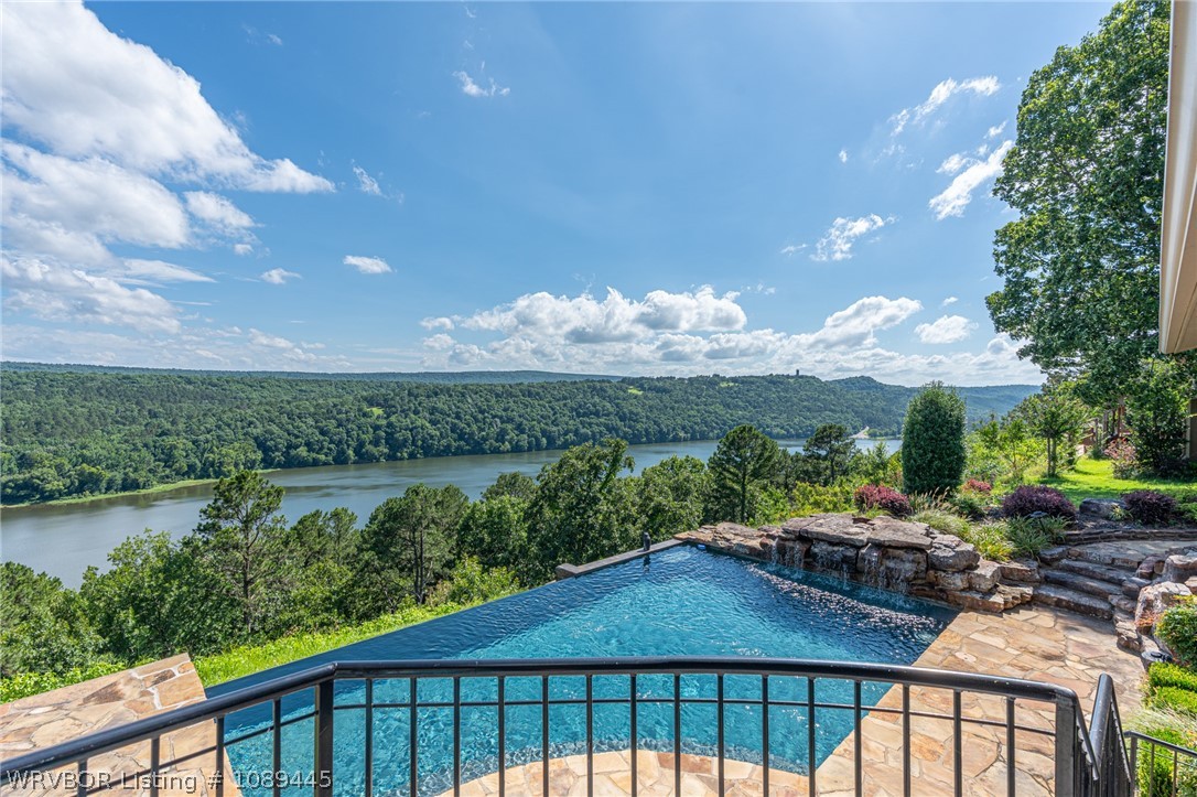 main property photo 16