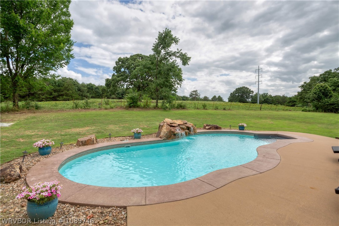 main property photo 40