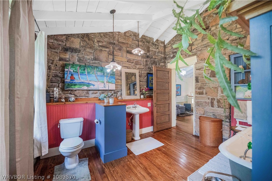 main property photo 20