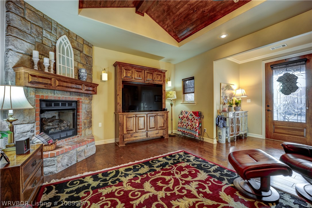 main property photo 9