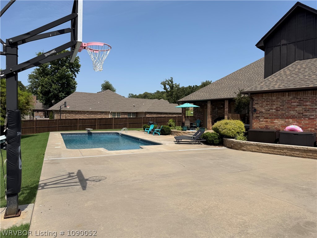 main property photo 41