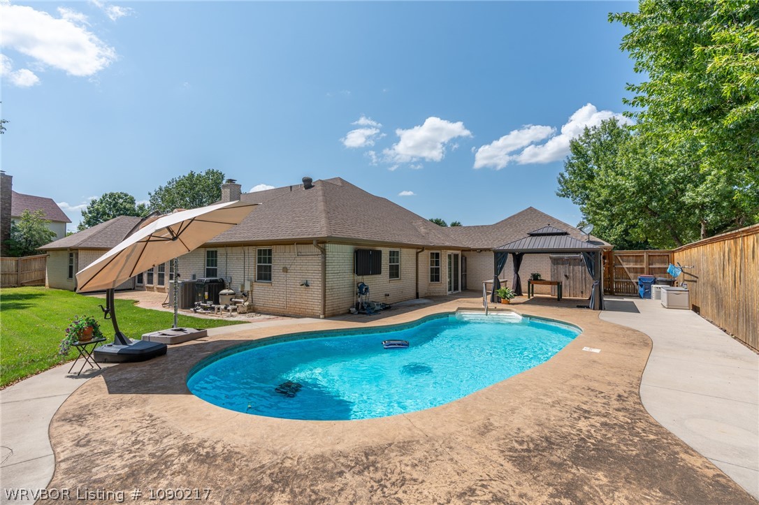 main property photo 14