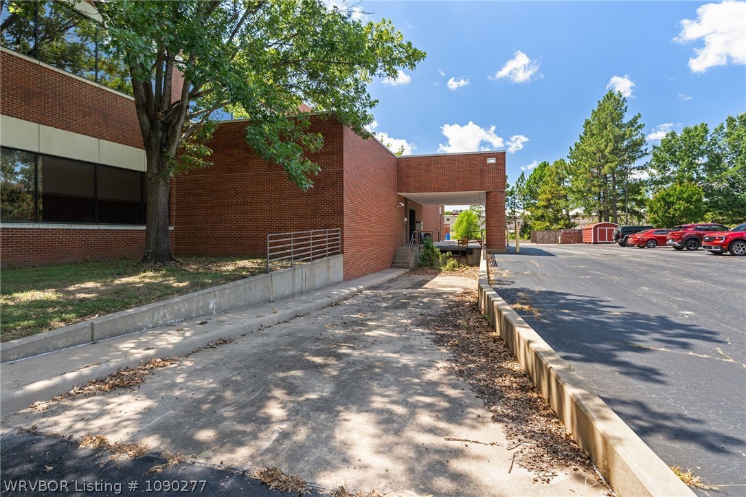 main property photo 9