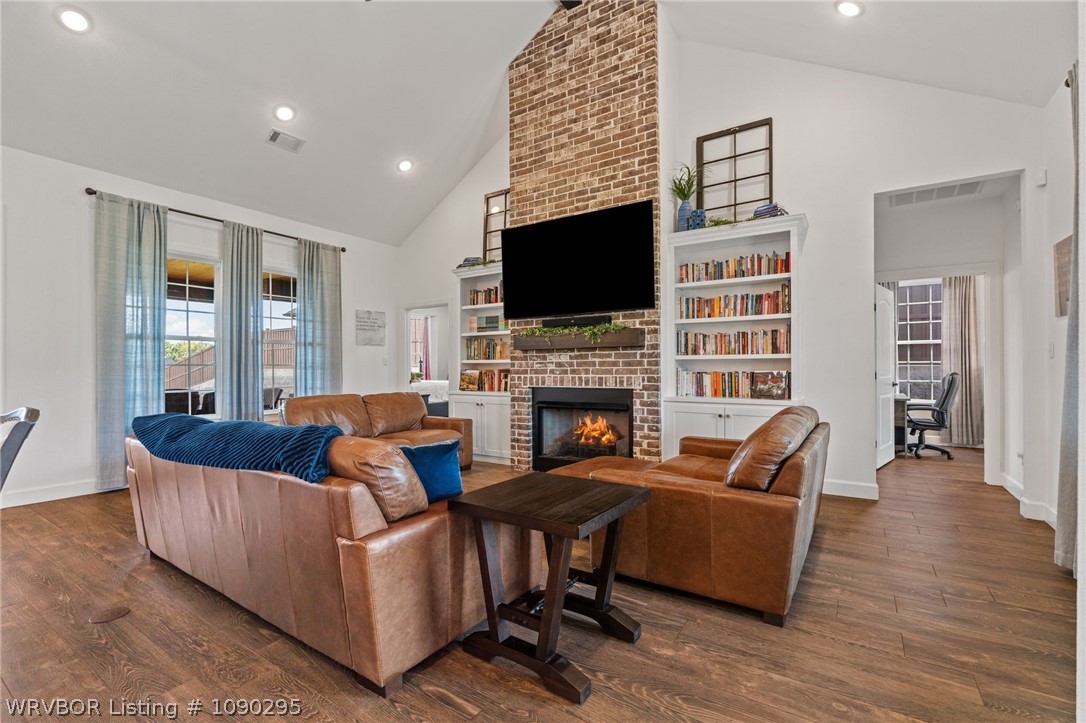 main property photo 6