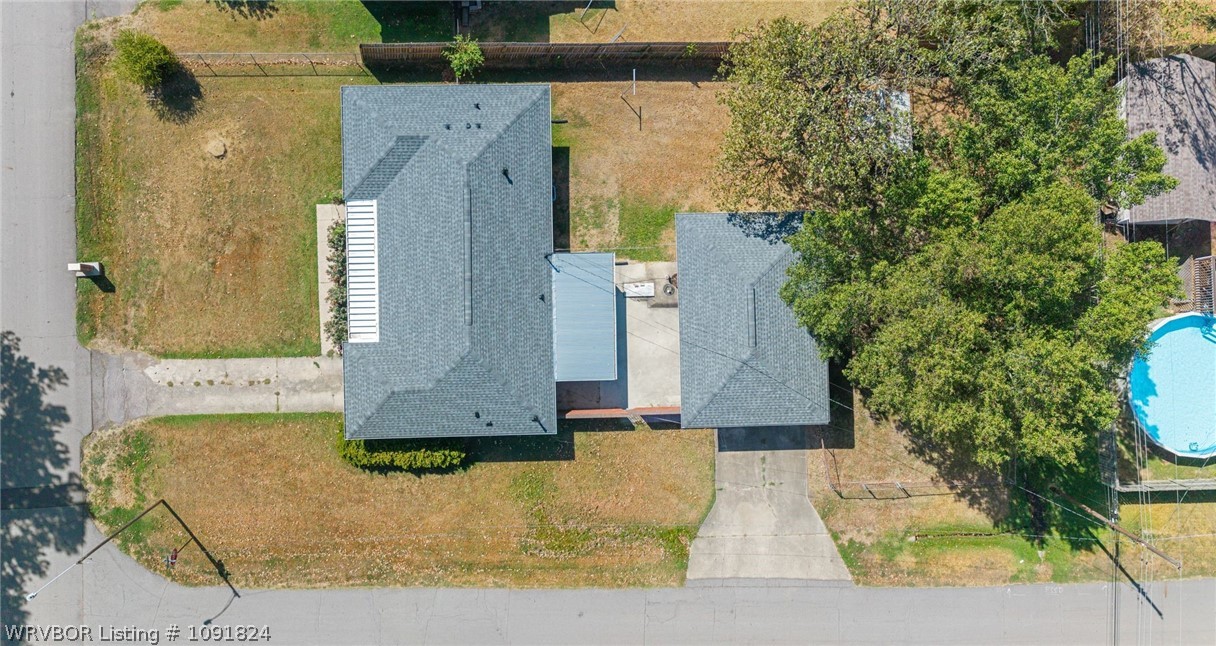 main property photo 41