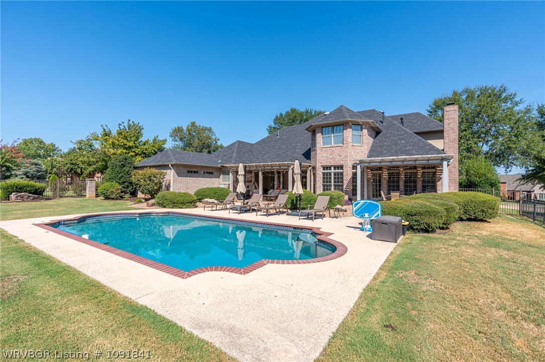 main property photo 9