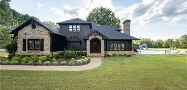 image of property with 8 Bed | 6 Bath | 6,385 Sqft