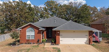 image of property with 3 Bed | 2 Bath | 1,660 Sqft