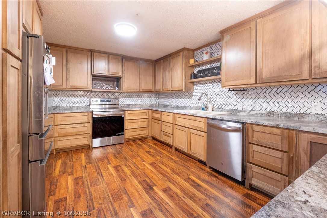 main property photo 7