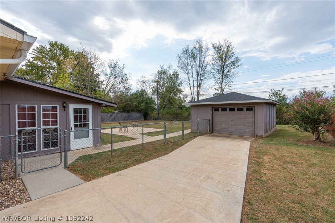 main property photo 14