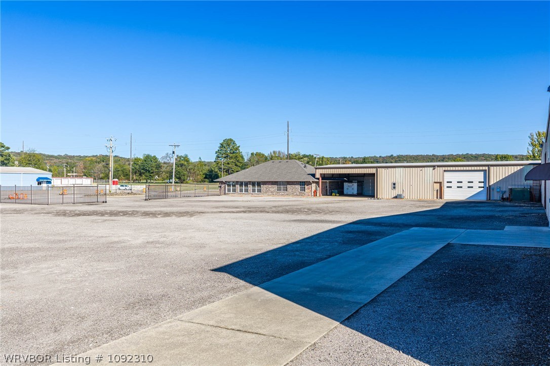 main property photo 11