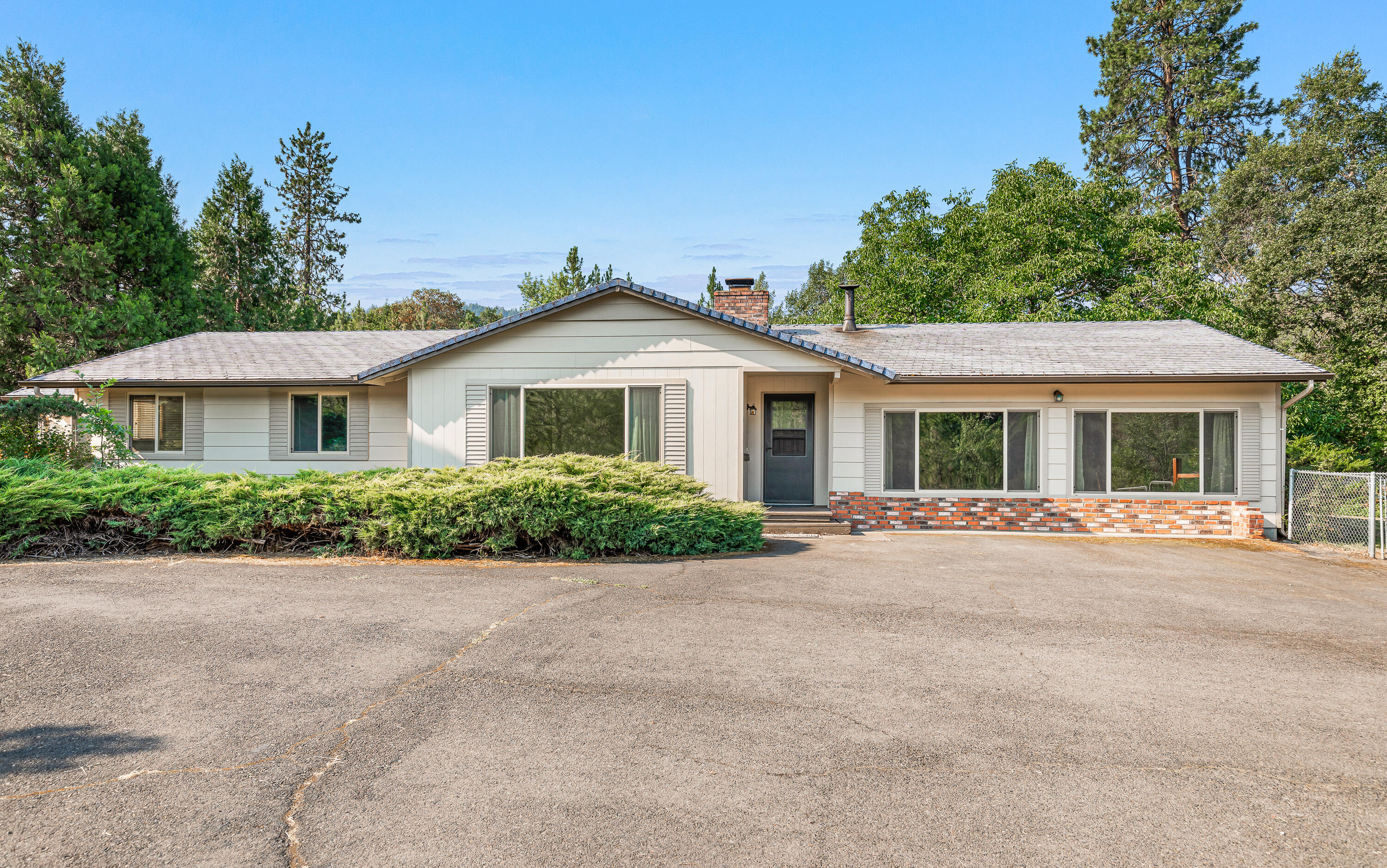 6732 Old Stage Rd, Central Point, OR 97502