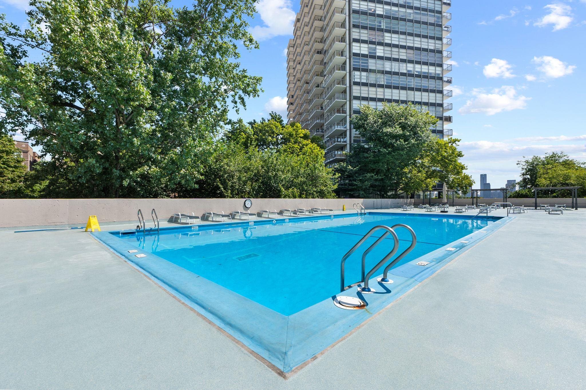 property viewer photo 26