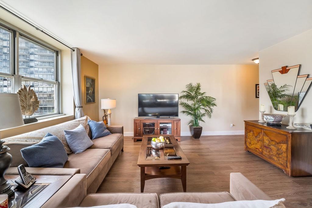 property viewer photo 3