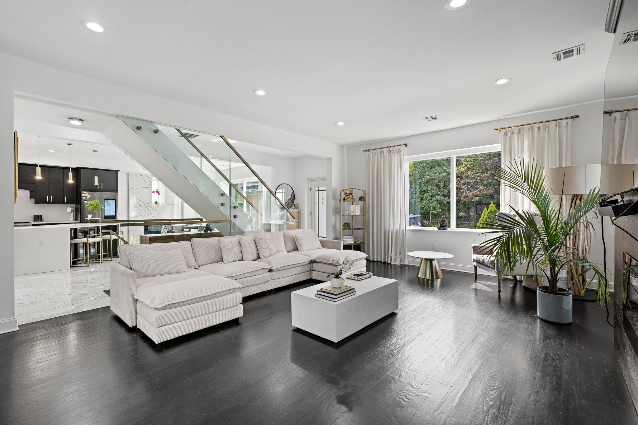 property viewer photo 25