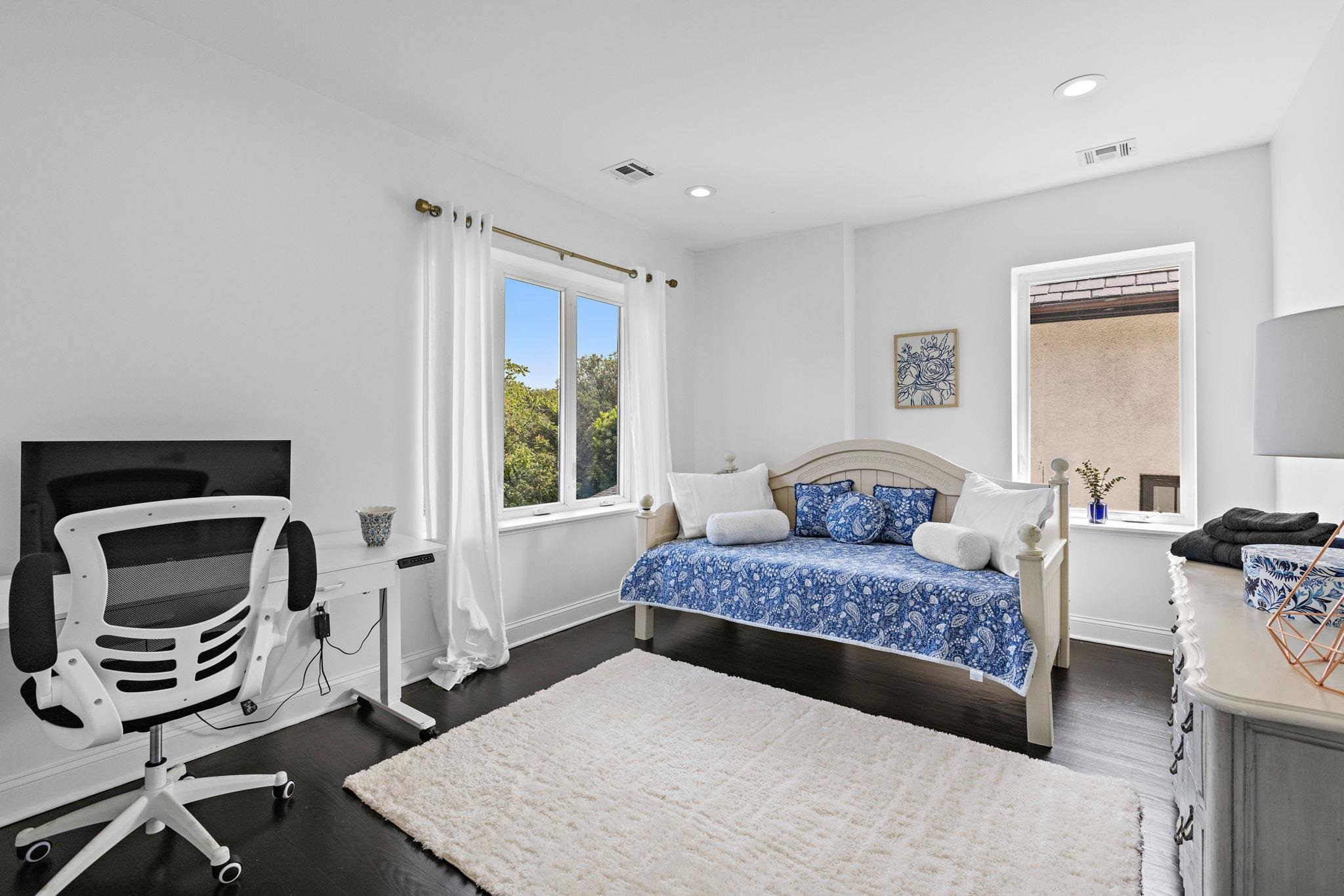 property viewer photo 32