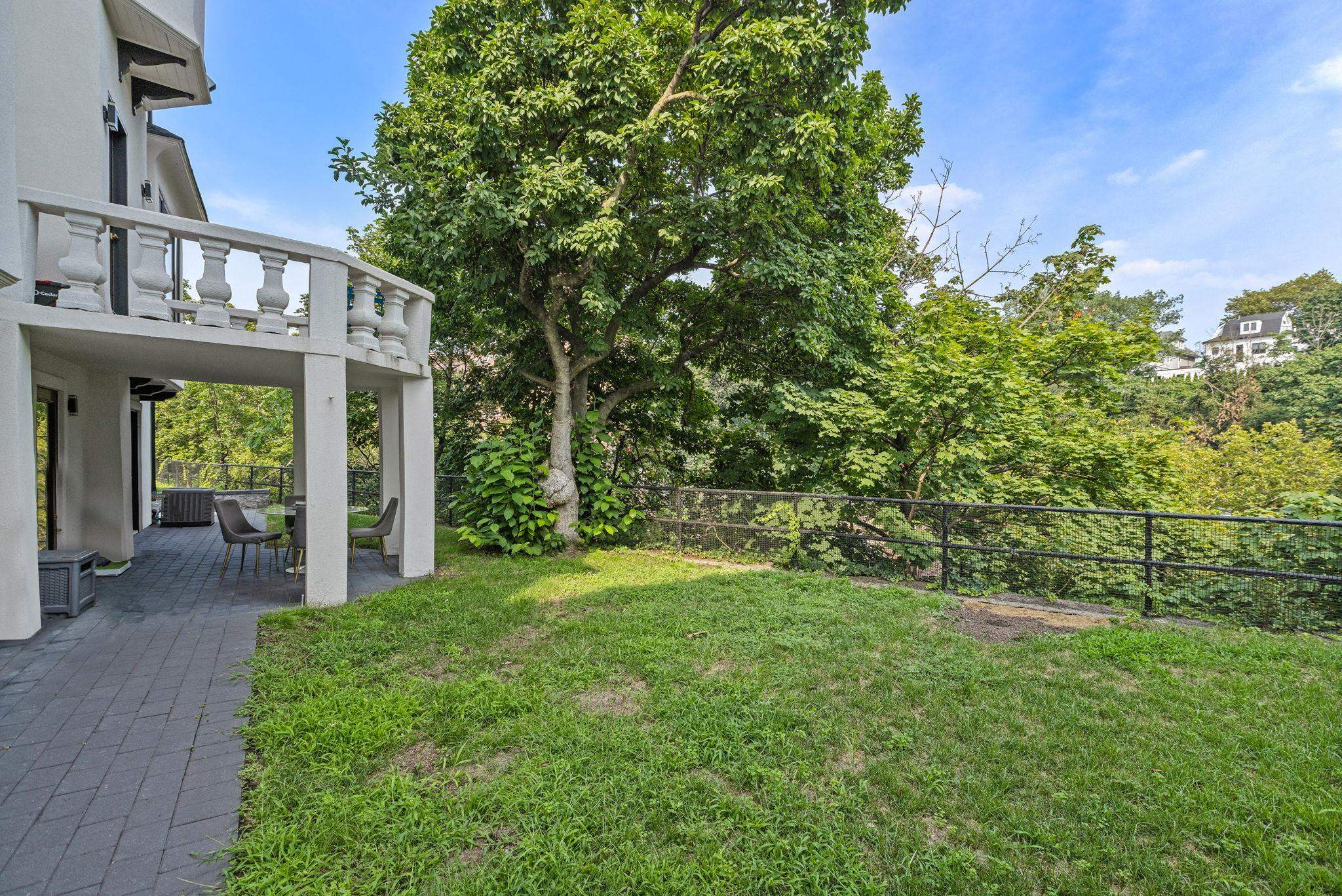 property viewer photo 46