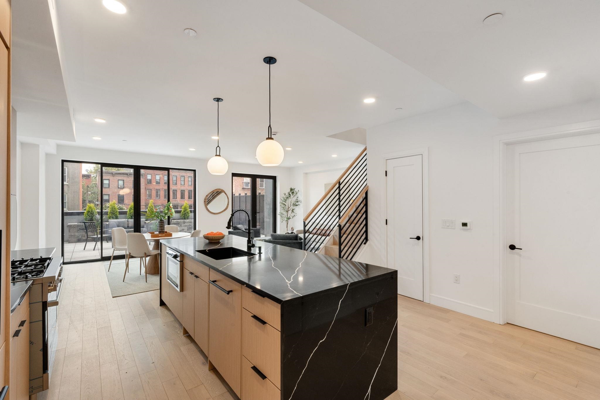 property viewer photo 9
