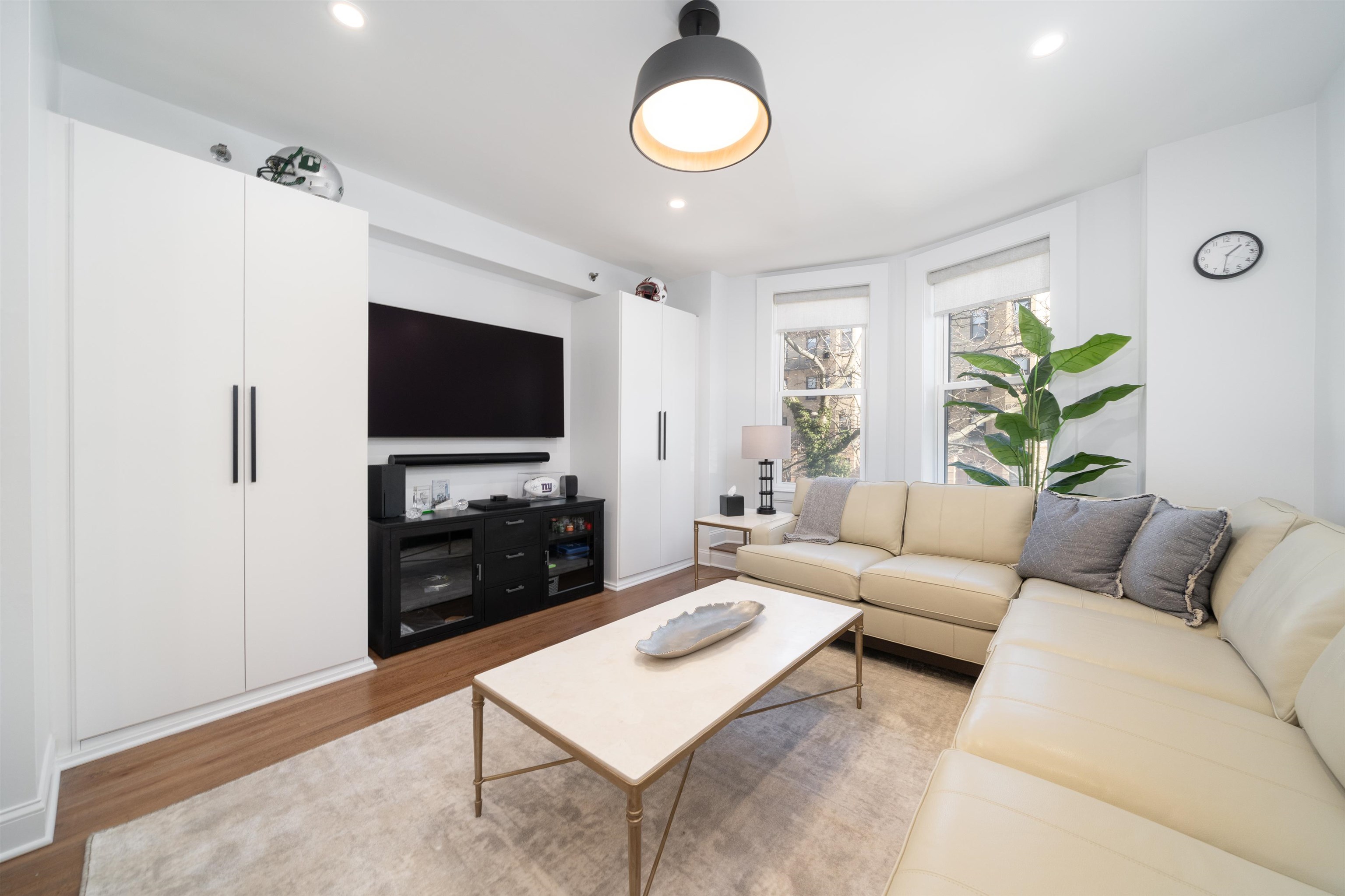 property viewer photo 1