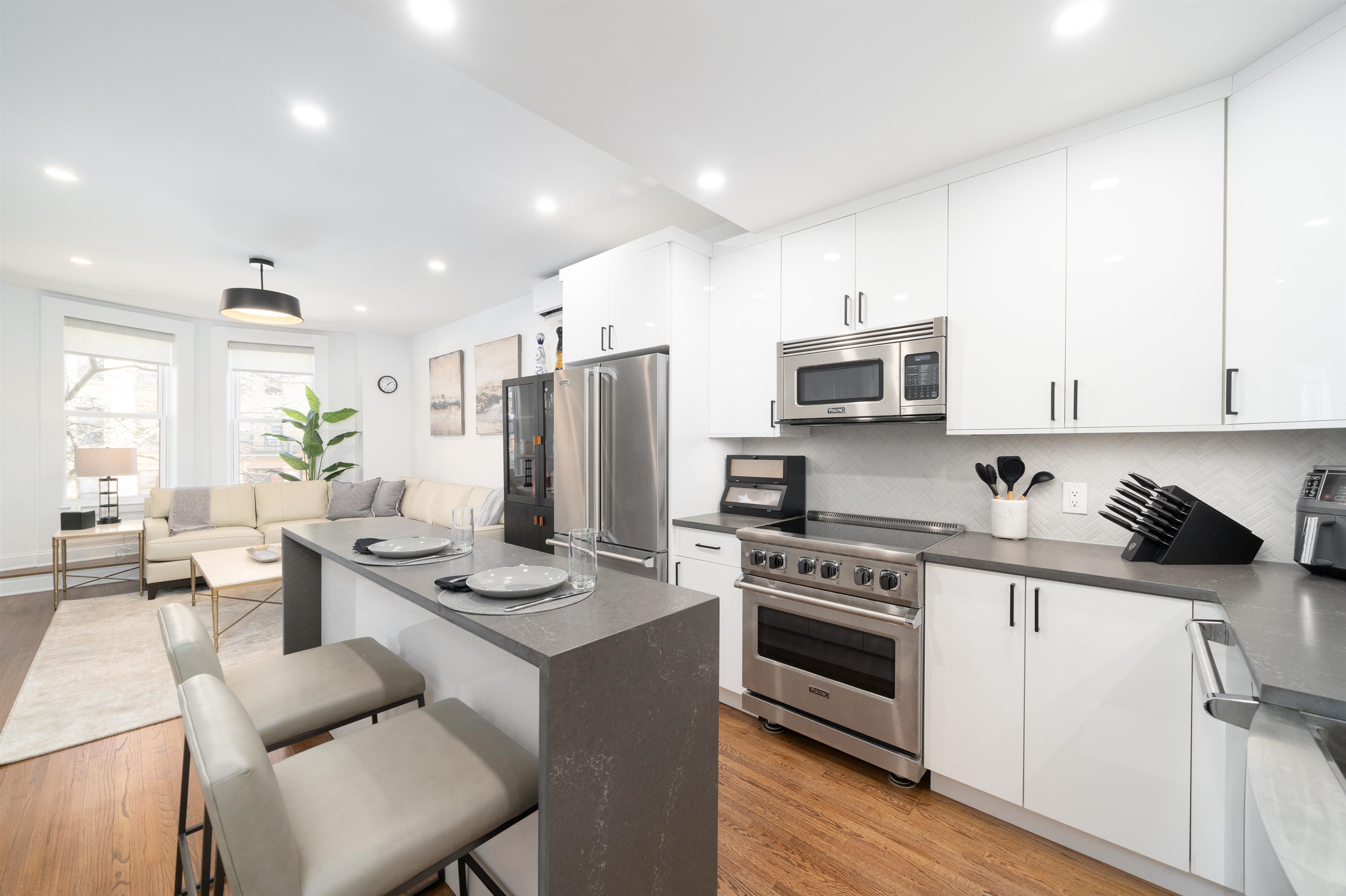 property viewer photo 6