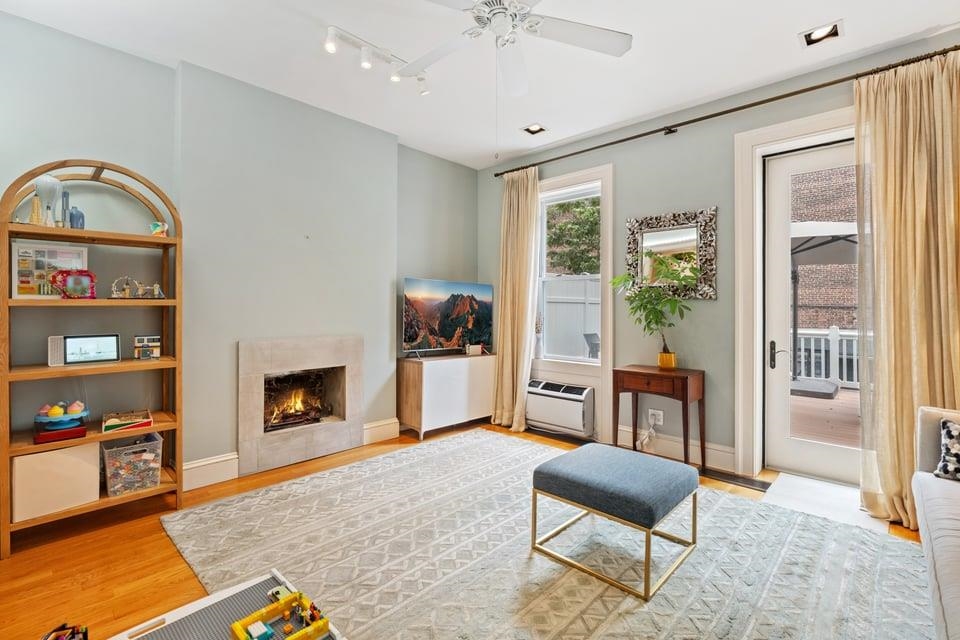 property viewer photo 2