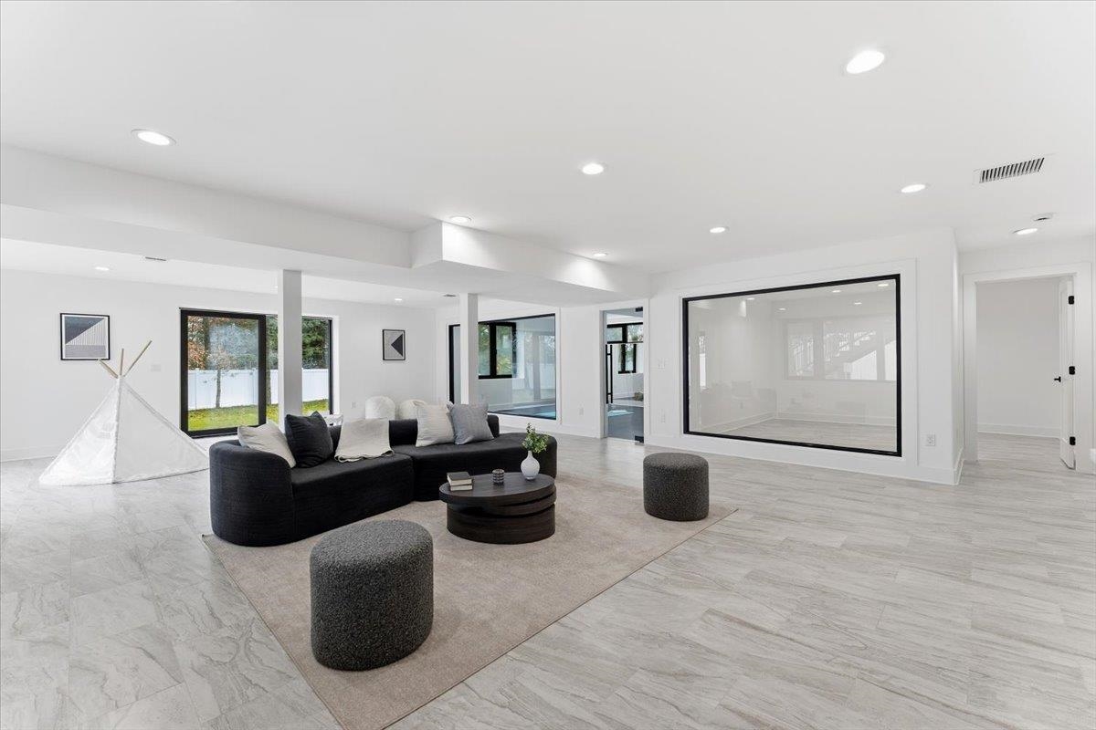 property viewer photo 44