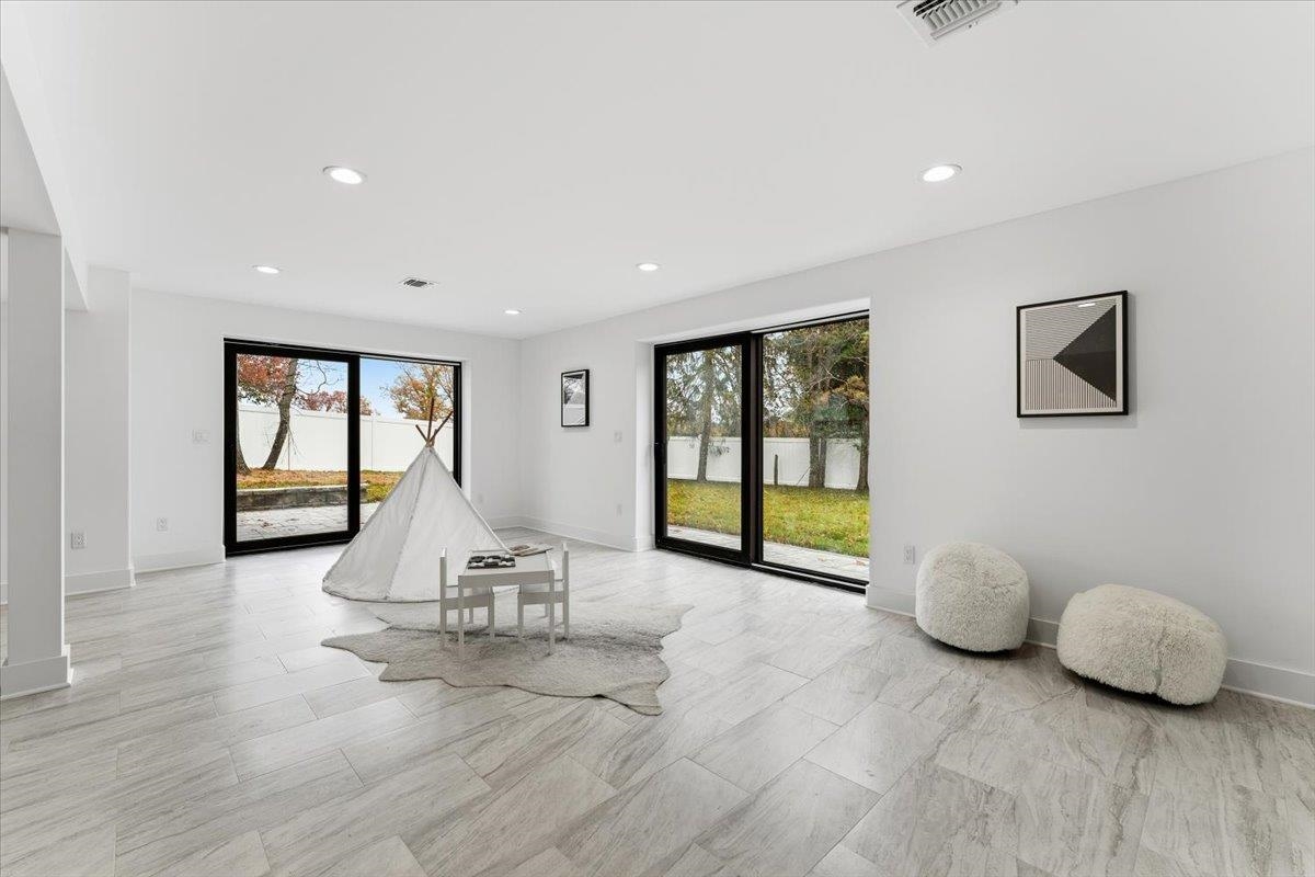 property viewer photo 45