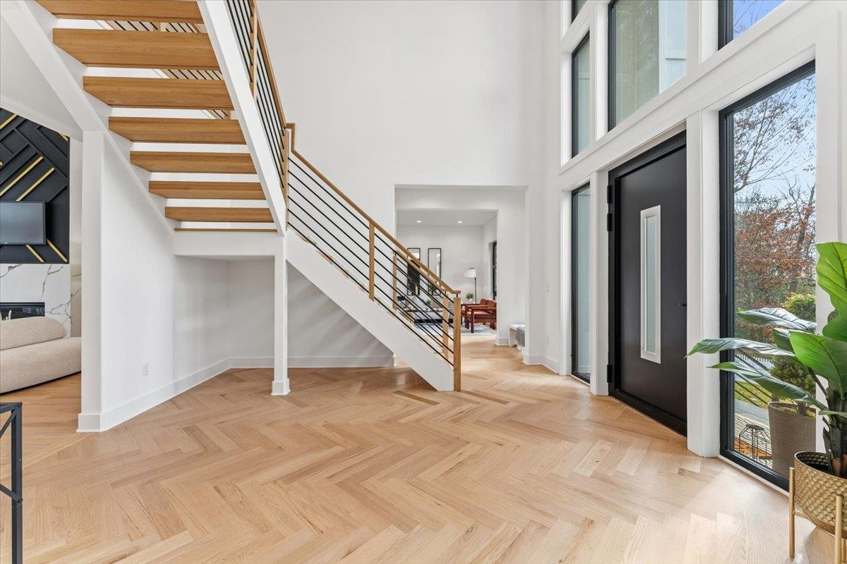 property viewer photo 7